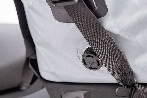 Imagen 4 de 7 de Maleta Superior Impermeable Drybag Fire Parts Gris S30 Lts