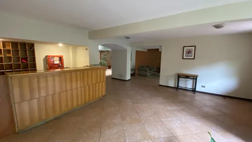 Excelente Departamento, En El Tradicional Barrio Residencial