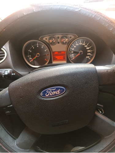 Ford Focus Sedan Sport 5vel Mt