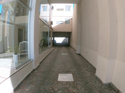 Venta De Hermoso Departamento 2 Amb Con Cochera Fija Cubierta!