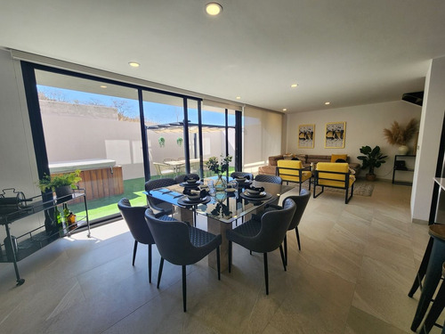 Hermosa Casa En Zibata, Master Suite, C.222 M2 Materiales Premium !