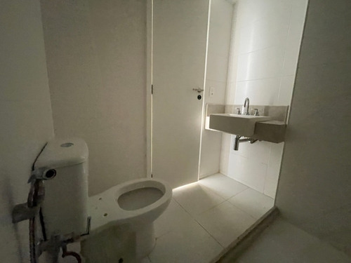 Imagem 26 de 30 de Excelente Cobertura Duplex De Alto Padrão Com Três Suítes Na Avenida Afrânio De Melo Franco, Leblon. - Co00046 - 69400607