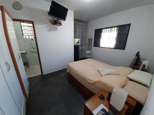 Casa Caseiro , Canil , Churrasqueira Coberta , Campo , Pomar