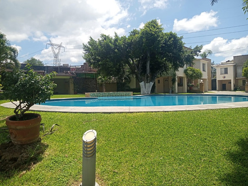 Excelente Casa En Emiliano Zapata, Morelos, Con Terreno Excedente Y Alberca
