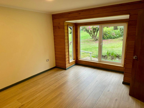 Acogedora Casa De 5d - 4b. Con Increíble Vista