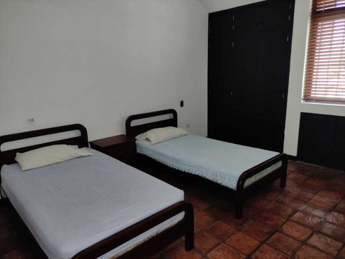 Imagen 10 de 13 de Townhouse En Naguanagua, Conjunto Las Lajas