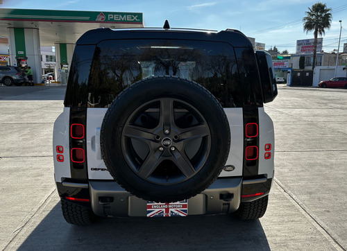 Land Rover Defender 2023