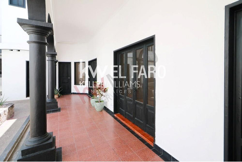 Casa De Los Cisnes En Venta En Aquiles Serdán A Una Cuadra De La Playa.