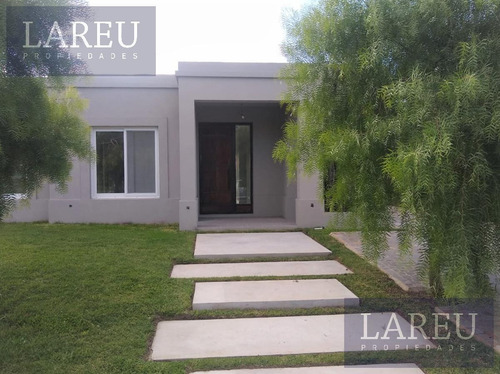 Imagen 17 de 17 de Casa En Venta - Santa Elena, Pilar Del Este
