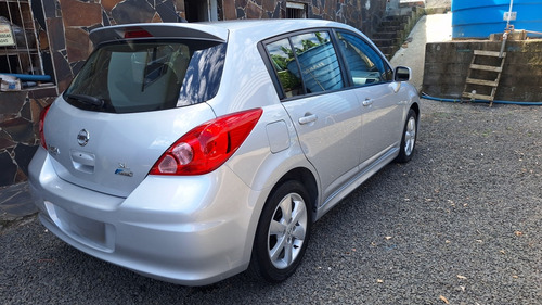 Nissan Tiida 1.8 Sl Flex 5p