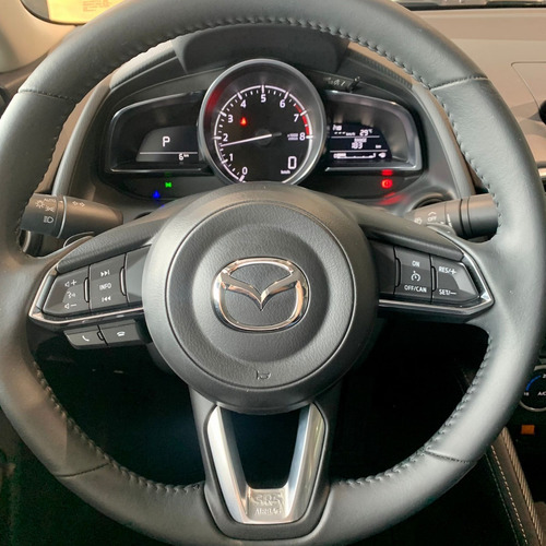 Imagen 6 de 12 de Mazda 2 Sedan Grand Touring Lx Rojo