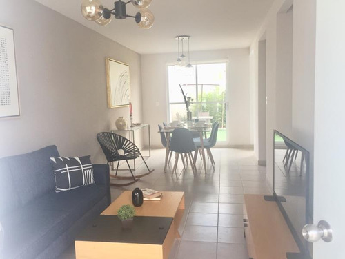 Imagen 2 de 9 de Casa Sola En Venta Lomas De La Plata