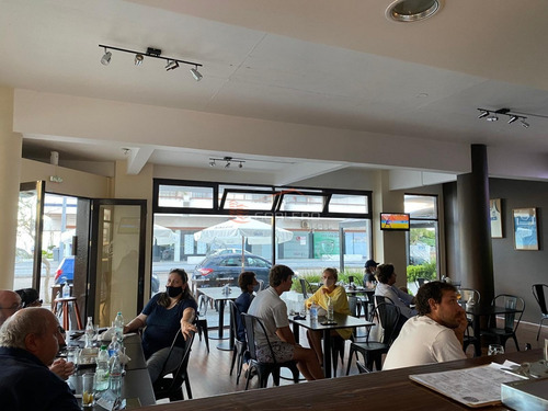 Venta De Llave De Local Comercial Al Frente De 112 M2 En Península Y Traspaso De Alquiler.- Ref: 27036