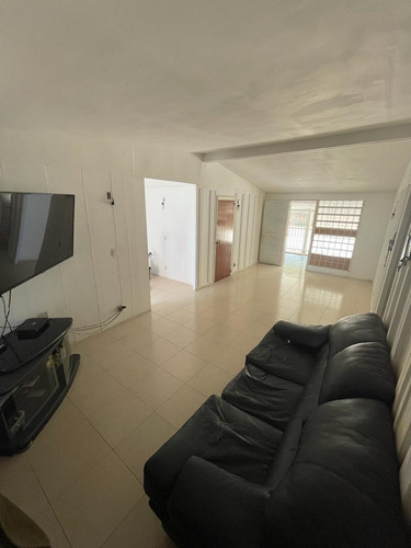 Imagen 3 de 16 de Casa En Venta Caraballeda Caribe 1200 Mts 5 Habitaciones Y 5 Baños