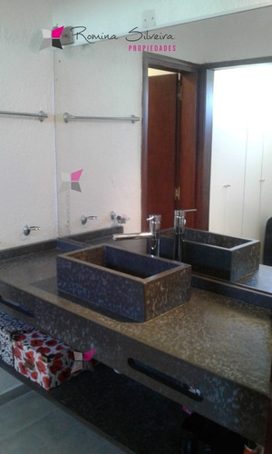 Venta Cómoda Casa En Barrio Jardines De Córdoba - Ref: 8291