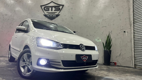 Imagem 1 de 16 de Volkswagen Fox 1.6 Highline 2017