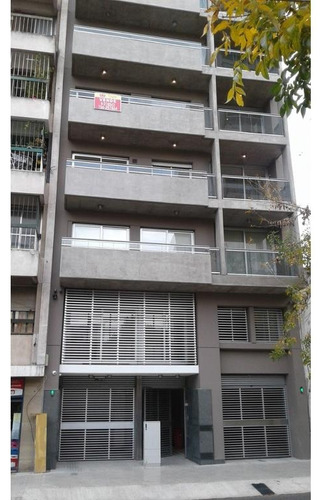 C & P Inmobiliaria: Santa Fe 2609, Categoría, 4º Piso Al Frente, Balcón.-