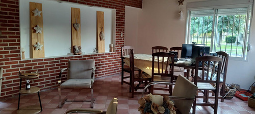 Casa En Venta - 3 Dormitorios 2 Baños - Cocheras - 442mts2 - Coronel Brandsen