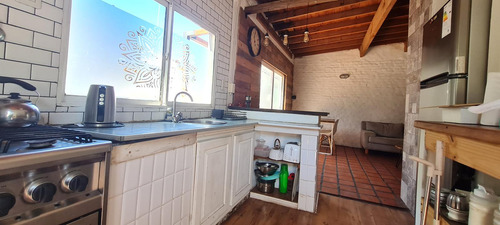 Casa Sobre Lote De 10x40 Con Gran Jardín Con Piscina - En Venta
