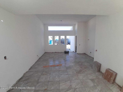 Casa De 1 Planta, Con 2 Recamaras - Ciudad Maderas. Venta