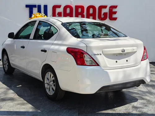 Nissan Versa 1.6 Drive Mt