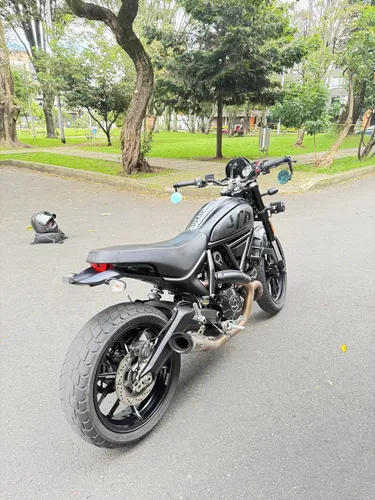 Ducati Scrambler 800 Dark - Varios Extras.