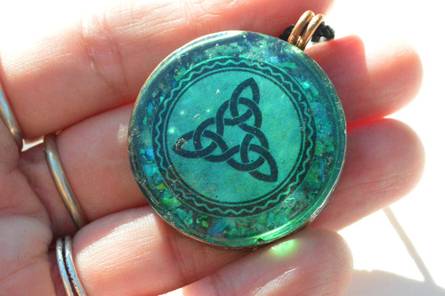 Dije De Orgon Triqueta Celta Verde