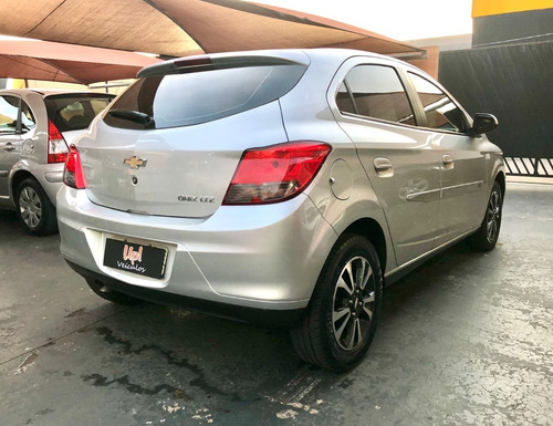 Imagem 3 de 7 de Chevrolet Onix Ltz