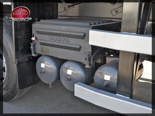 Imagem 24 de 25 de Caminhão Volvo Vm 270 Com Carroceria