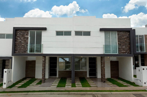 Hermosa Casa En Juriquilla San Isidro, Doble Altura, 3 Recam