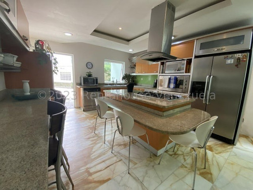 Amplia Y Luminosa Casa En Venta En Bosques De La Lagunita