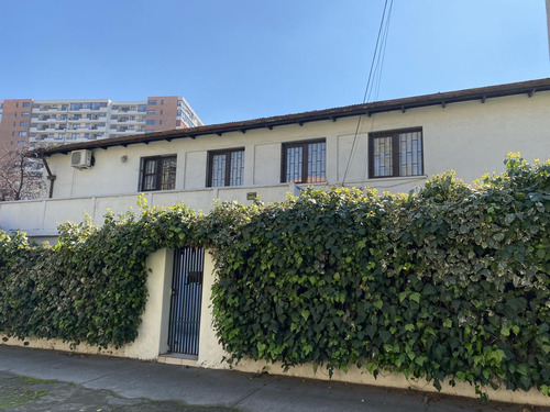 Amplia Casa Con Gran Terreno A La Venta En Ñuñoa
