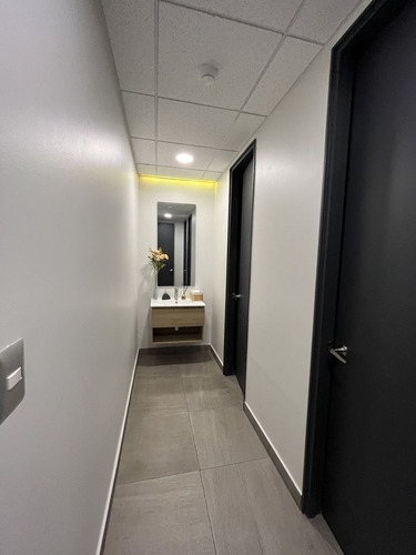 Oficina En Arriendo En Las Condes - Próximo A Metro El Golf
