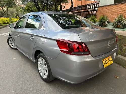 Peugeot 301 1.6 Allure Automático