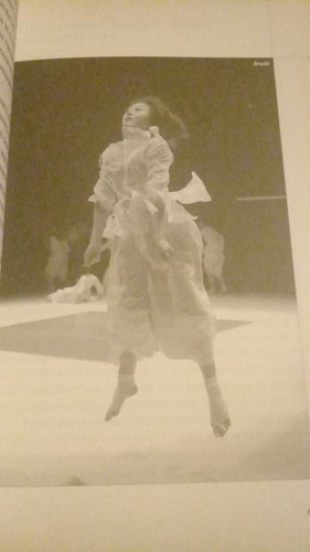 Dance In Korea An Overview Of Korean Perfoming Arts (Usado)
