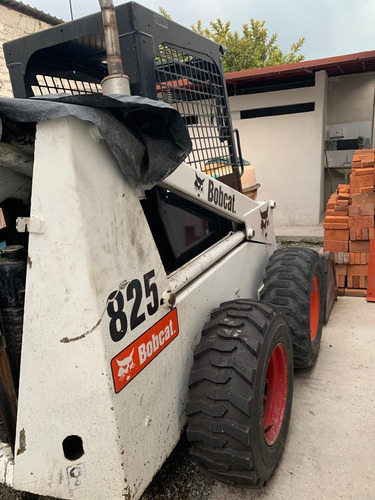 Minicargador Bobcat 825