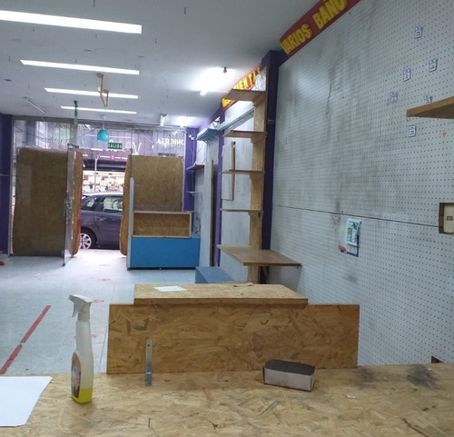 Local En Yi Y 18 De Julio, 100 M2