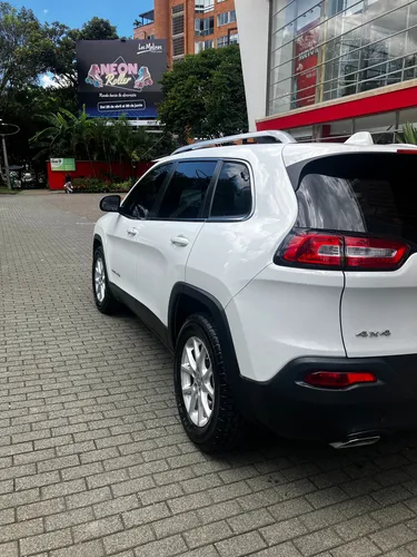Jeep Cherokee 3.2 Longitude Plus