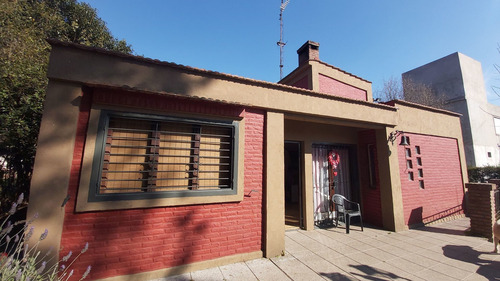 Imagen 22 de 30 de Casa Quinta 4 Ambientes Venta Lujan Pileta. Hermosa Casa En Zona Residencial Y Tranquila. Entorno Ideal Para Tu Familia. Por Precio Y Calidad Nada Igual. Inmobiliaria Profesionalidad Y Seguridad.
