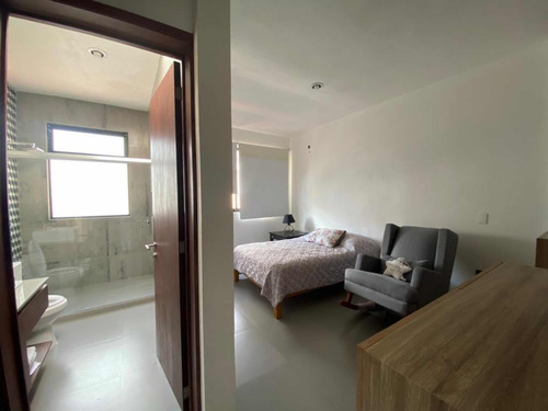 Casa De 3 Recámaras 3 Baños Completos Y Un Medio Baño