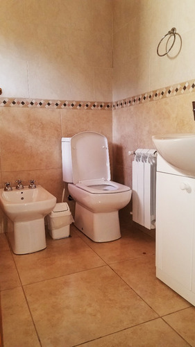 Imagen 11 de 28 de Departamentos Turisticos / Temporales En San Martin De Los Andes De 1 A 4 Pax - Nivel Hotelero, C/estacionamiento, Patio, Parrilla, Wifi. Smartv, Inmejorable Ubicacion Y Calidad