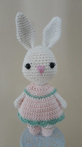 Coelhinha Com Vestido Rosa Claro Em Amigurumi - CrochĂȘ