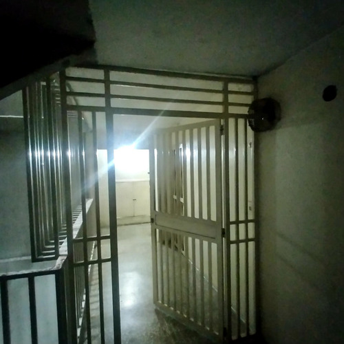 Menca De Leoni Vendo Apartamento 25-6886 G.s.