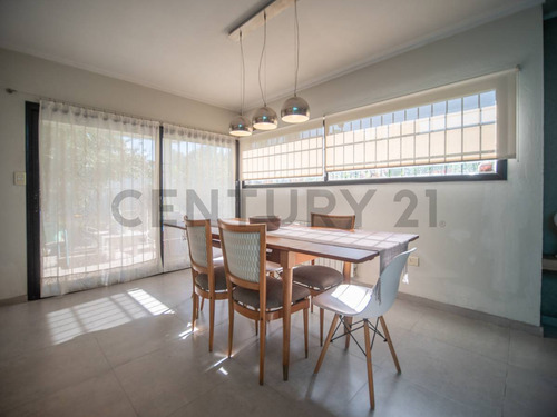 Casa En Venta La Plata