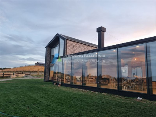 Hermosa Casa En Venta De 4 Dorm. Con Linda Vista A Volcanes