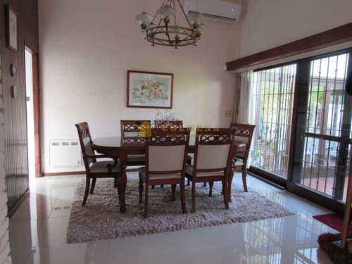 Excelente Casa ,muy Bien Ubicada,reciclada En Playa Mansa-ref:3105