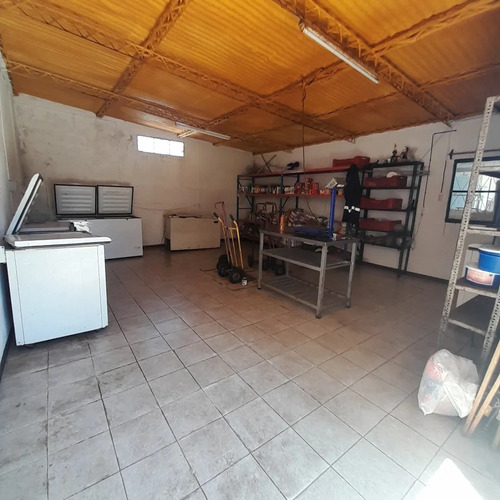 Amplio Local Comercial Con Todas Las Comodidades