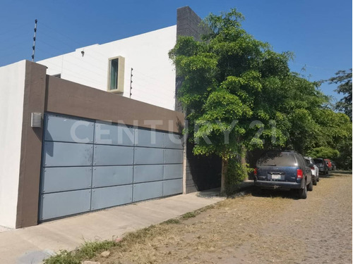 Casa En Venta En Colonia Morelos, Colima