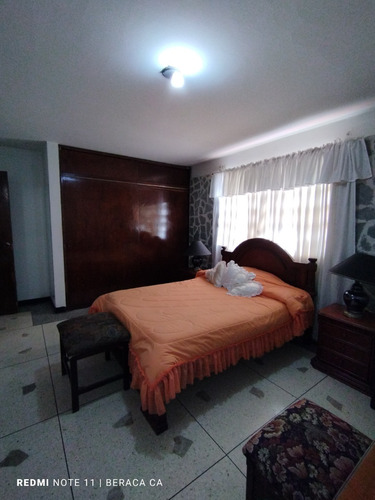 Beraca 001 Venta Casa Avenida Principal El Castaño, Maracay.