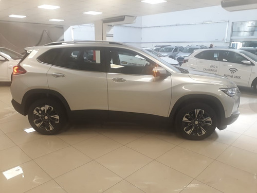 Imagen 4 de 25 de Chevrolet Tracker Premier Turbo 2023 E/i Go